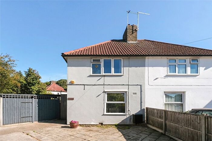 2 Bedroom Semi-detached House For Sale In Henningham Road, Harringay, London, N17