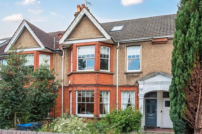 2 Bedroom Flat For Sale In Panmuir Road, London, SW20