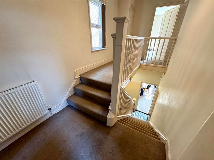 4 Bedroom End Of Terrace House For Sale In Minster Road, Spon End, Coventry, CV1 - Photo 6