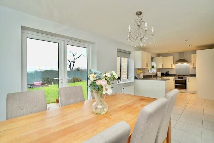 5 Bedroom Detached House For Sale In Apple Tree Close, Fenstanton, Huntingdon, Cambridgeshire, PE28