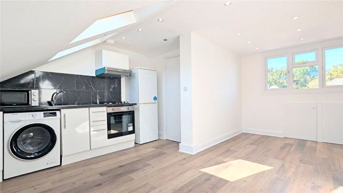 3 Bedroom Flat To Rent In Crouch End Hill, London, N8