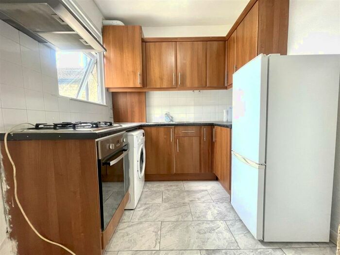 2 Bedroom Flat To Rent In Alberta Road, Enfield, EN1