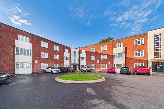 2 Bedroom Apartment For Sale In Coley Avenue, Reading, Berkshire, RG1