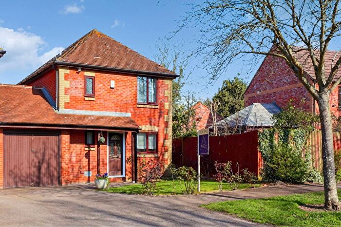 3 Bedroom Link Detached House For Sale In Aldrich Drive, Willen, Milton Keynes, MK15