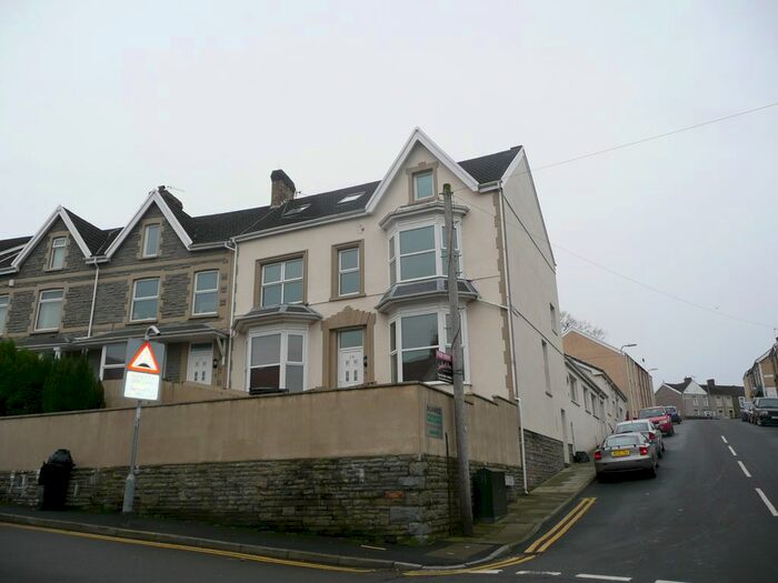 2 Bedroom Flat To Rent In Lewis Road, Neath, SA11