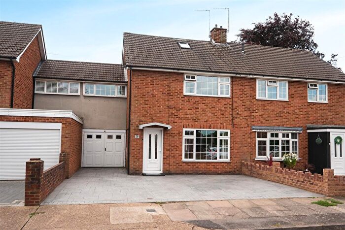 4 Bedroom Semi-Detached House For Sale In Keats Way, West Drayton, UB7