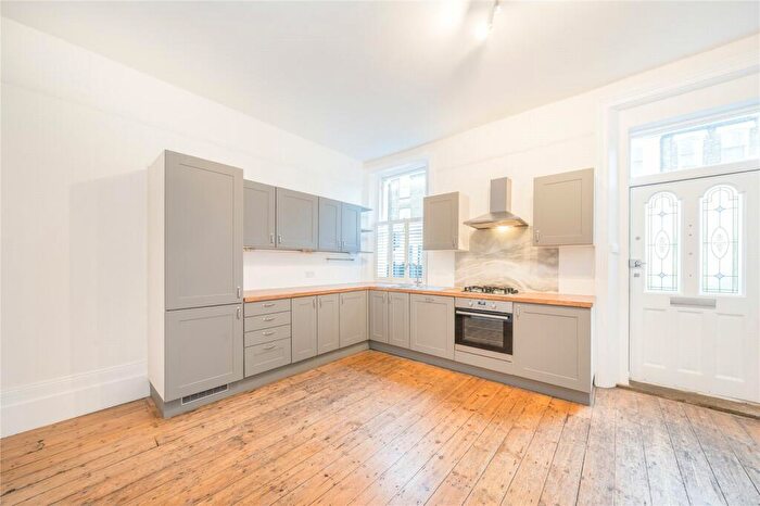 1 Bedroom Apartment To Rent In Almeric Road, London, SW11