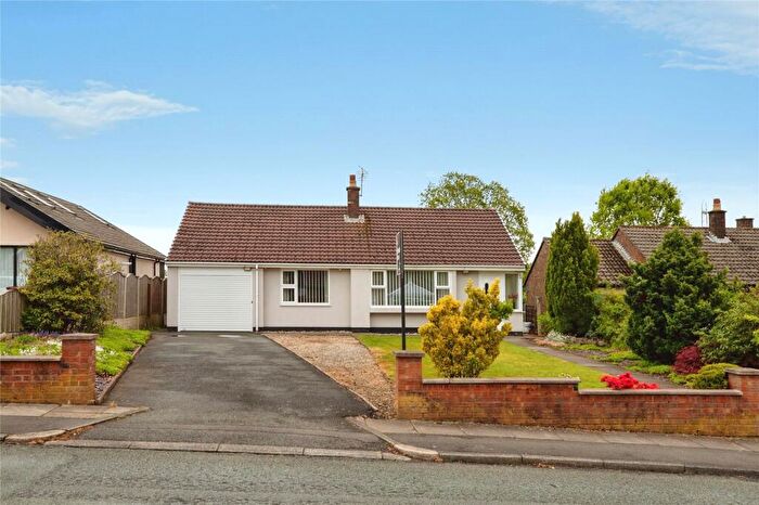 3 Bedroom Bungalow For Sale In Grindsbrook Road, Radcliffe, Manchester, Greater Manchester, M26