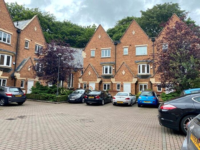 3 Bedroom Mews To Rent In Reeceton Gardens, Bolton, BL1