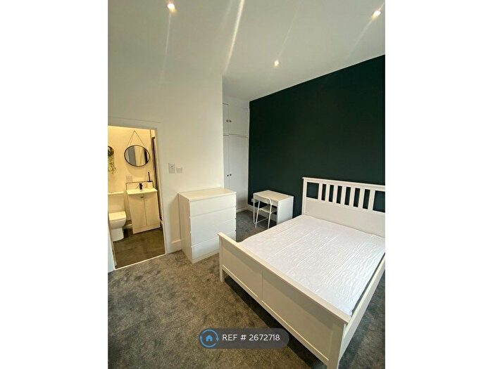 5 Bedroom Flat To Rent In Roslin Terrace, Aberdeen, AB24