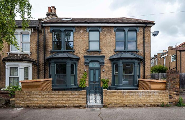 4 Bedroom End Of Terrace House To Rent In Mornington Road, Bushwood, London, E11
