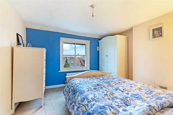 1 Bedroom Flat For Sale In Kingston Road, London, SW19