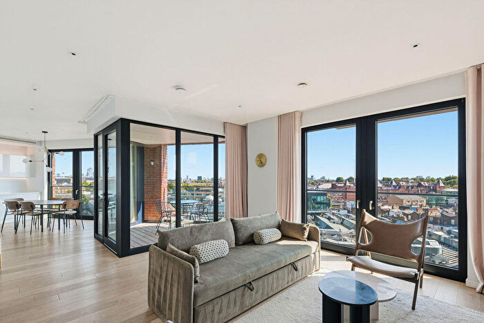 3 Bedroom Flat To Rent In Water Lane, London, NW1