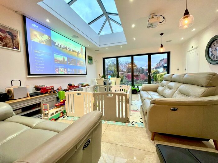5 Bedroom Terraced House To Rent In Eastern Avenue, Ilford IG2