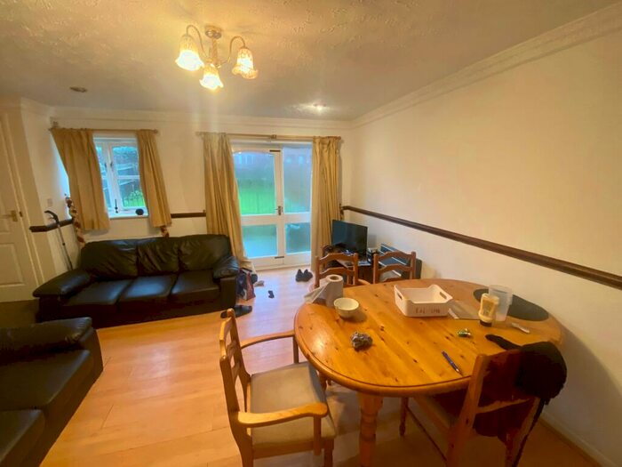 3 Bedroom House To Rent In **£ Pppw** Heron Drive, Lenton, NG7