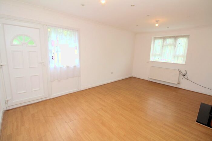 3 Bedroom Maisonette To Rent In Brockley Road, London, SE4