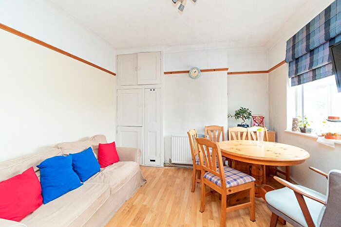 2 Bedroom Flat To Rent In Beresford Avenue, Wembley, London, HA0