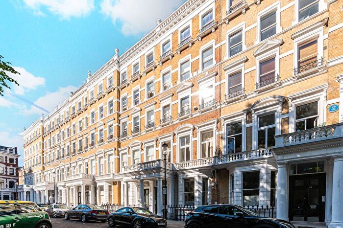 3 Bedroom Flat To Rent In Emperors Gate, South Kensington, London, SW7