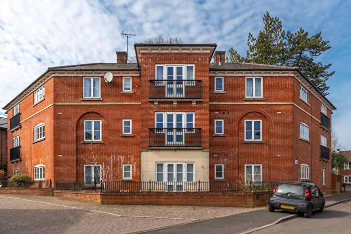 2 Bedroom Flat To Rent In Marnhull Rise, Winchester, SO22