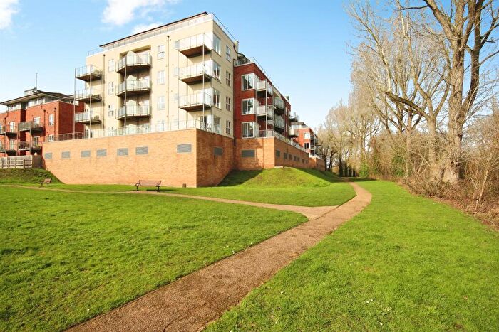 1 Bedroom Apartment For Sale In Kingfisher Close, Warwick, CV34
