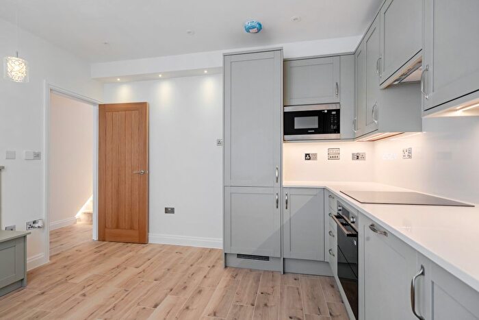 4 Bedroom Semi-detached House To Rent In Alexandra Road, Windsor, SL4