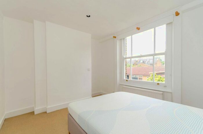 1 Bedroom Flat To Rent In Gladstone Road, Wimbledon, London, SW19