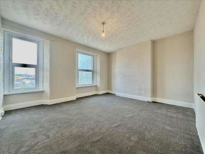 3 Bedroom House To Rent In Oakfield Terrace Road, Cattedown, Plymouth, PL4