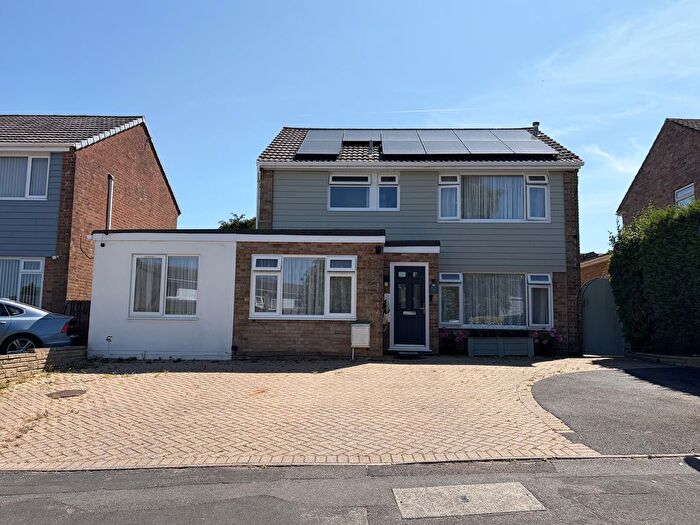 5 Bedroom Detached House For Sale In Mitchell Road, Poole, BH17