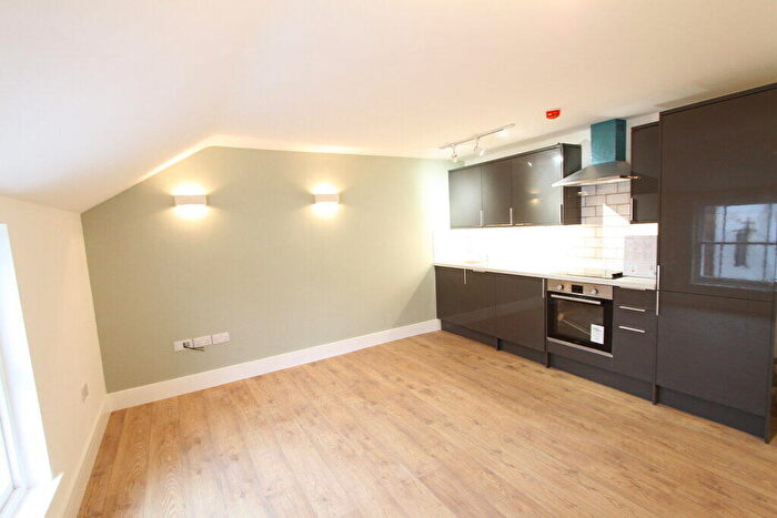 1 Bedroom Apartment To Rent In Broad Street, Banbury, Oxon, OX16