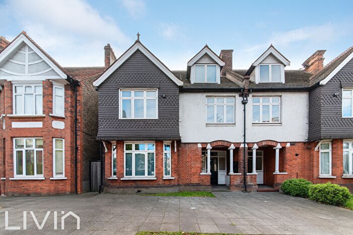 2 Bedroom Flat For Sale In Barclay Road, Croydon, Surrey, CR0