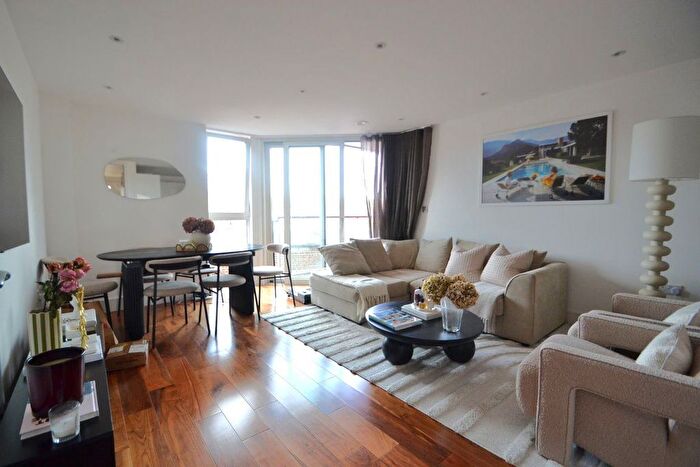 2 Bedroom Flat To Rent In Flower Lane, London, NW7