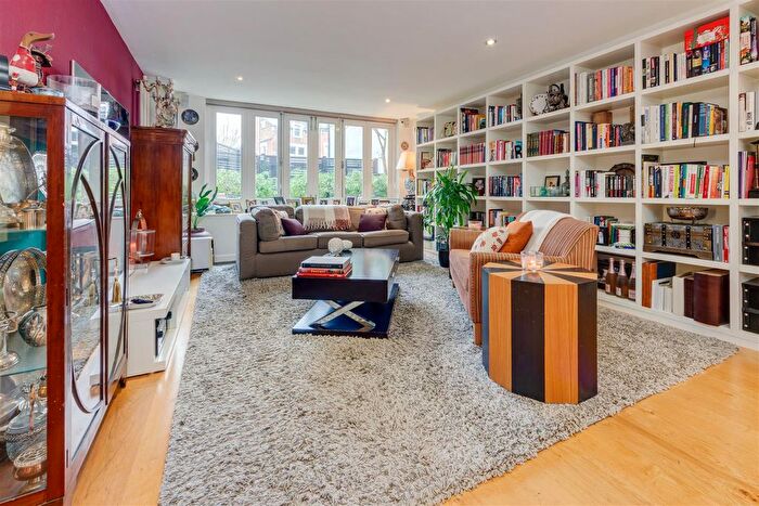 4 Bedroom Property For Sale In Cromwell Avenue, Highgate, London, N6