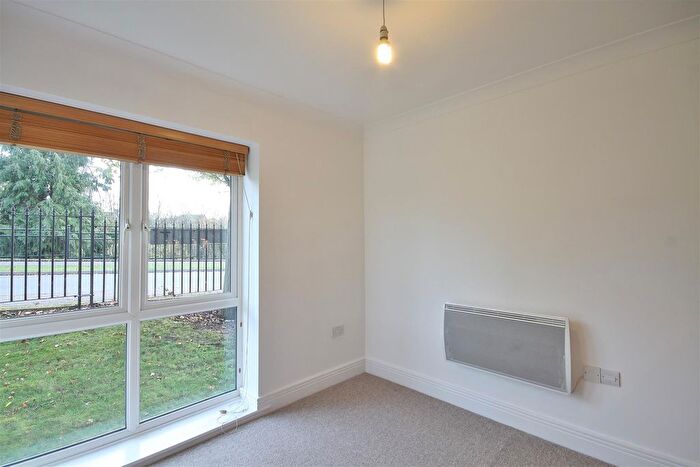 3 Bedroom Flat To Rent In Waterways, Oxford Epc Rating D, OX2