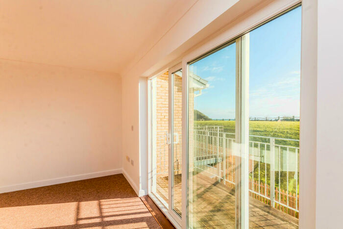 2 Bedroom Apartment To Rent In Shore Road, Ventnor, PO38