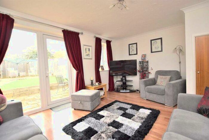 3 Bedroom House To Rent In Swallow Close, Oxford, OX4