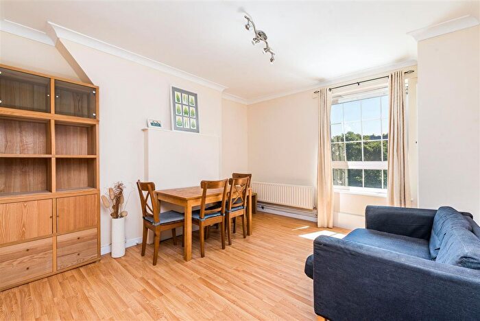 2 Bedroom Flat To Rent In Law Street, London, SE1