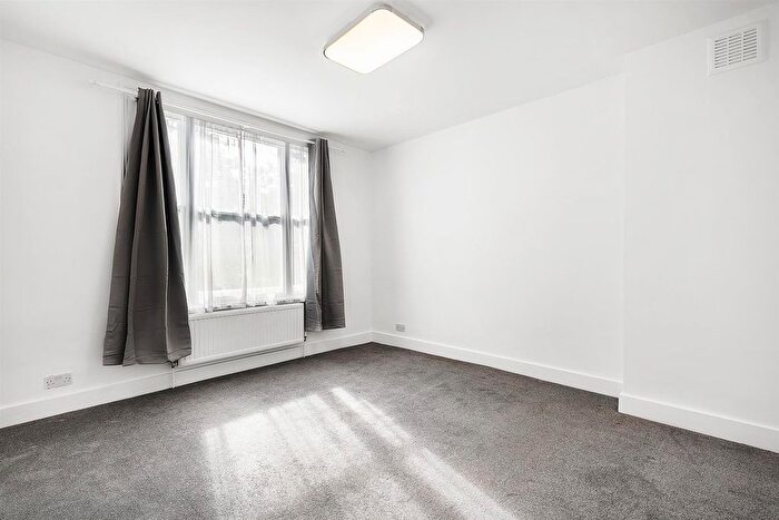 1 Bedroom Flat To Rent In Elsynge Road, London, SW18
