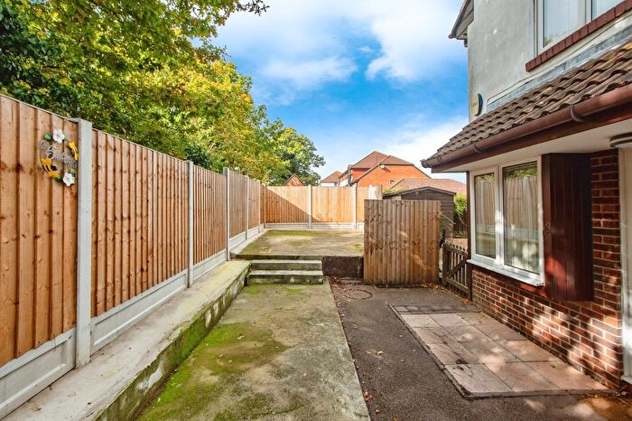 1 Bedroom End Of Terrace House For Sale In Banner Close, Purfleet, RM19