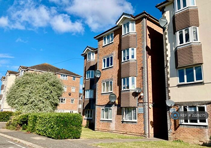 1 Bedroom Flat To Rent In Tennyson Close, Enfield, EN3