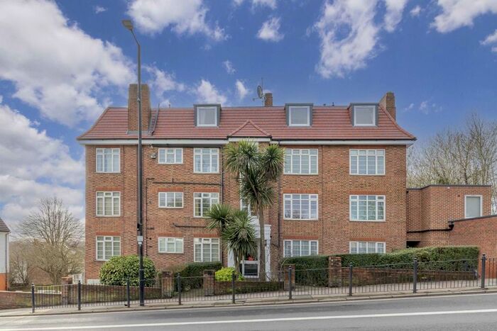 2 Bedroom Flat To Rent In Risborough Close, Muswell Hill, London, N10