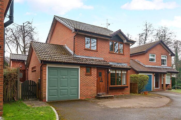 3 Bedroom Detached House To Rent In Mallard Close, Haslemere, GU27