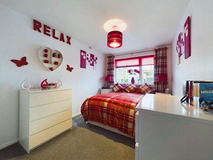 2 Bedroom Bungalow For Sale In Walton Heath Way, Links View, Northampton, NN2