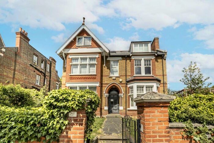 3 Bedroom Flat To Rent In Kings Road, London, W5