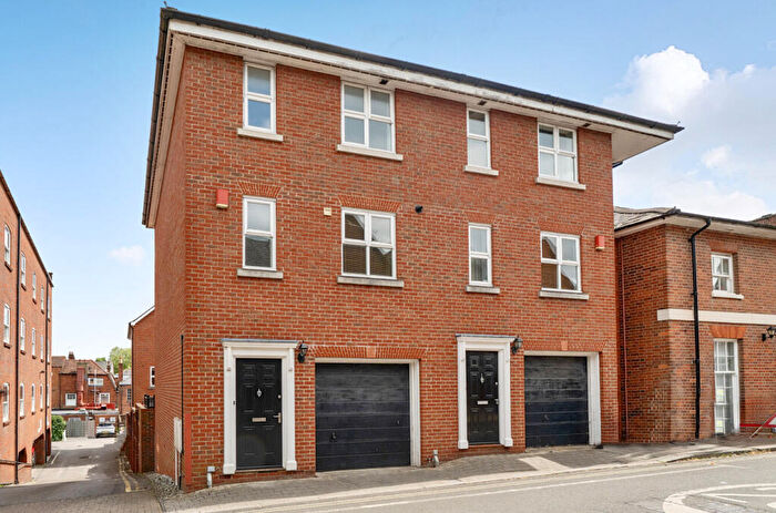 3 Bedroom House To Rent In Staple Gardens, Winchester, Hampshire, SO23