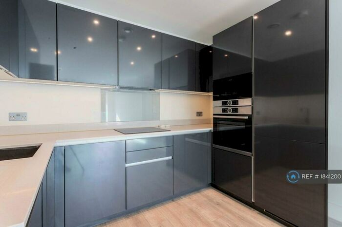 2 Bedroom Flat To Rent In Sapphire House, Orpington, BR6