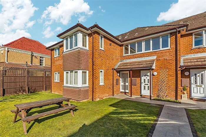 1 Bedroom Apartment For Sale In Pinstone Way, Gerrards Cross, Buckinghamshire, SL9