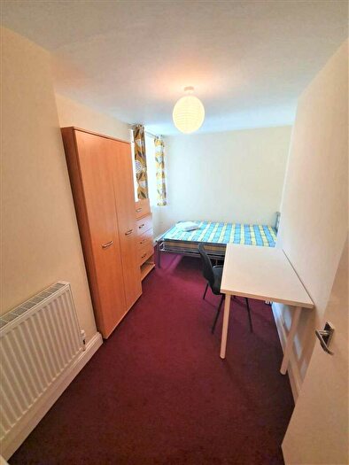5 Bedroom Apartment To Rent In Garden Flat, Westfield Park, BS6