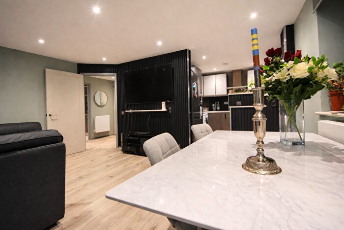 2 Bedroom Flat For Sale In Queen Mary Avenue, Tilbury, RM18