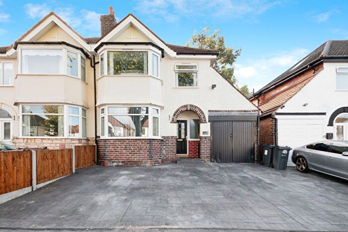 3 Bedroom Semi-Detached House For Sale In Bushmore Road, Birmingham, B28