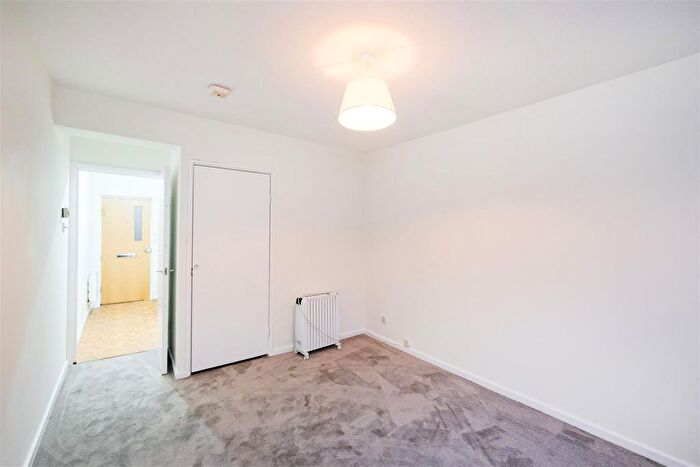 1 Bedroom Flat To Rent In Woodford Road, London, E18